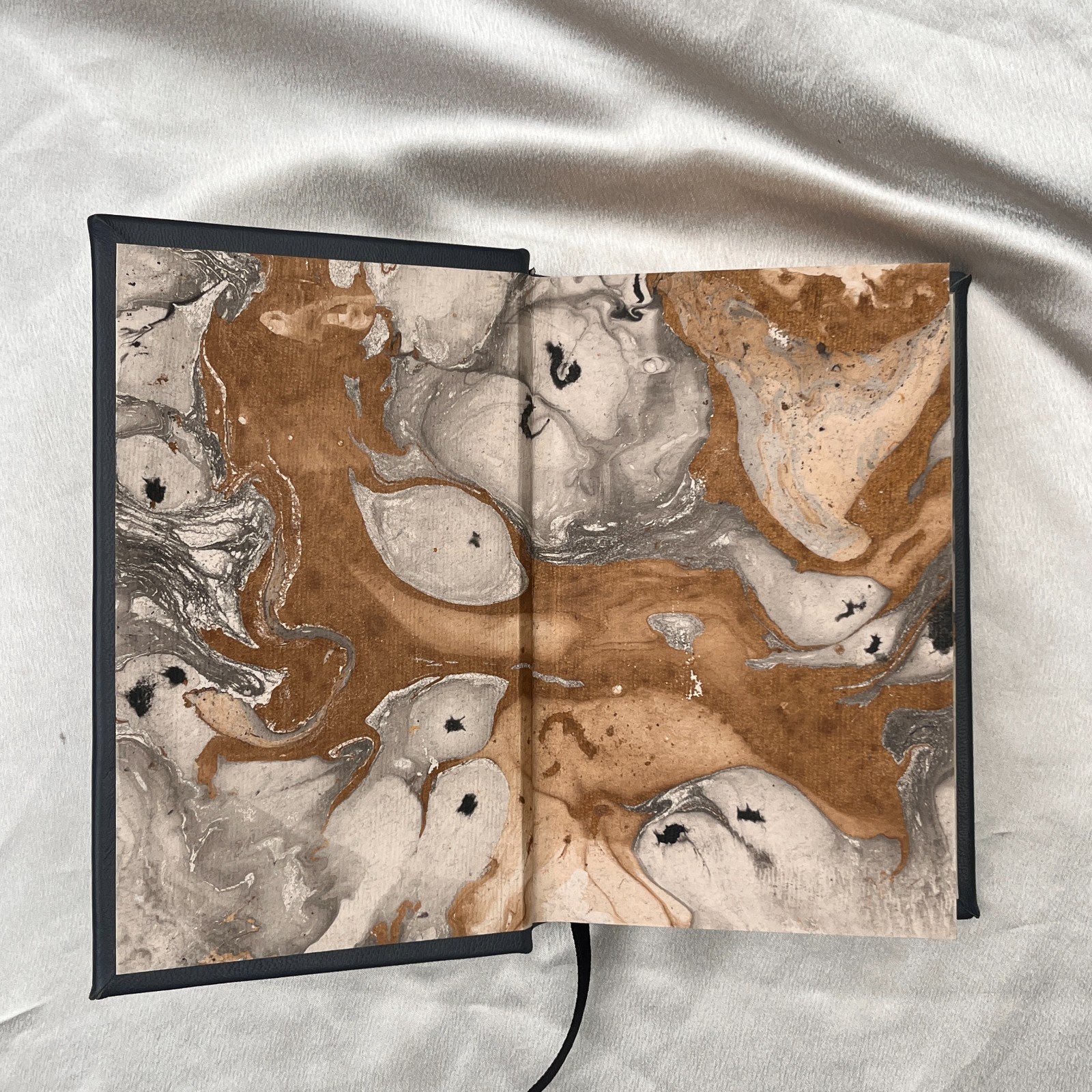 Harry Potter and the Deathly Hallows [Premium Leather Bound]