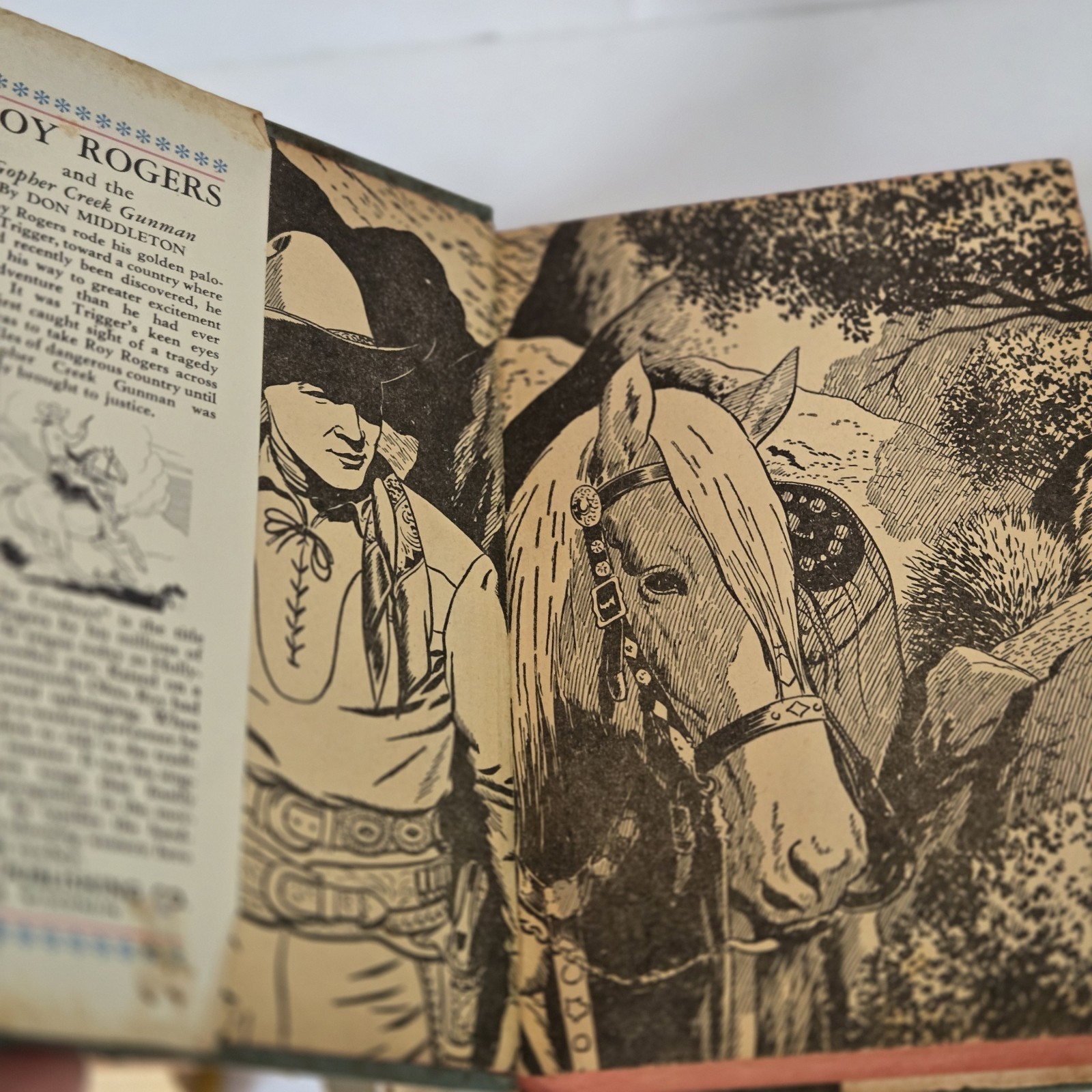 Roy Rogers and The Gopher Creek Gunman Whitman Publishing 1945 HCDJ Western