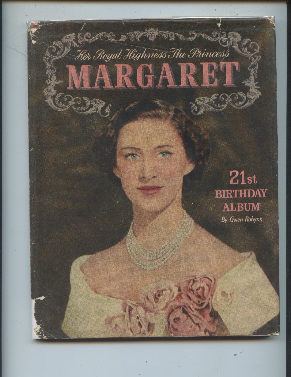 1951 „PRINCESS MARGARET 21ST BIRTHDAY ALBUM“ BY GWEN ROBYNS (64 PAGES, PHOTOS)