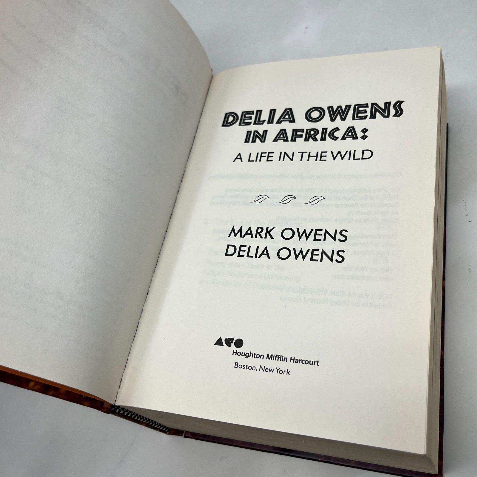 Delia Owens In Africa : A Life In The Wild by Mark Owens & Delia Owens – 2019 HC