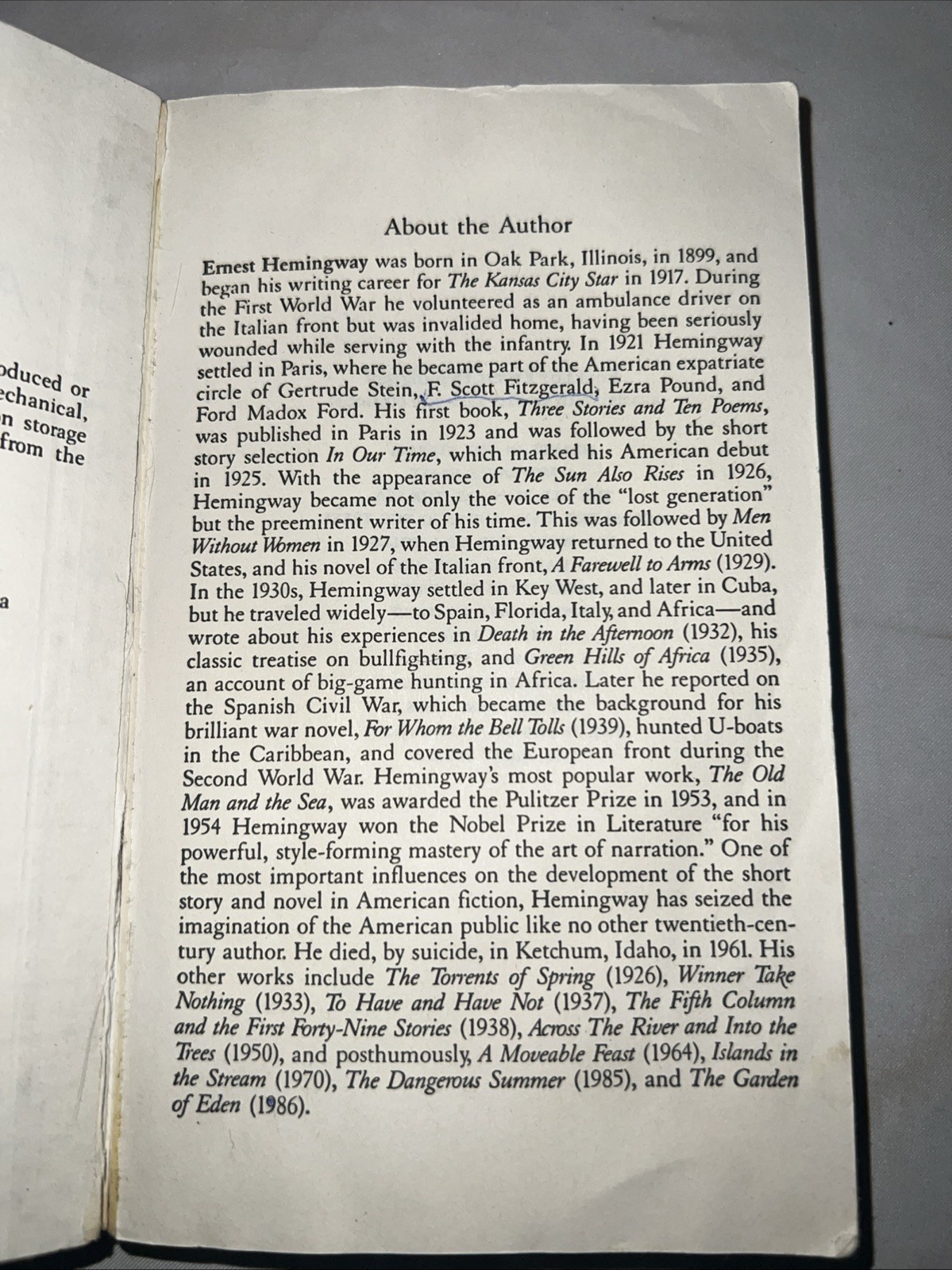 A Farewell to Arms (A Scribner Classic) – Paperback By Hemingway, Ernest – GOOD