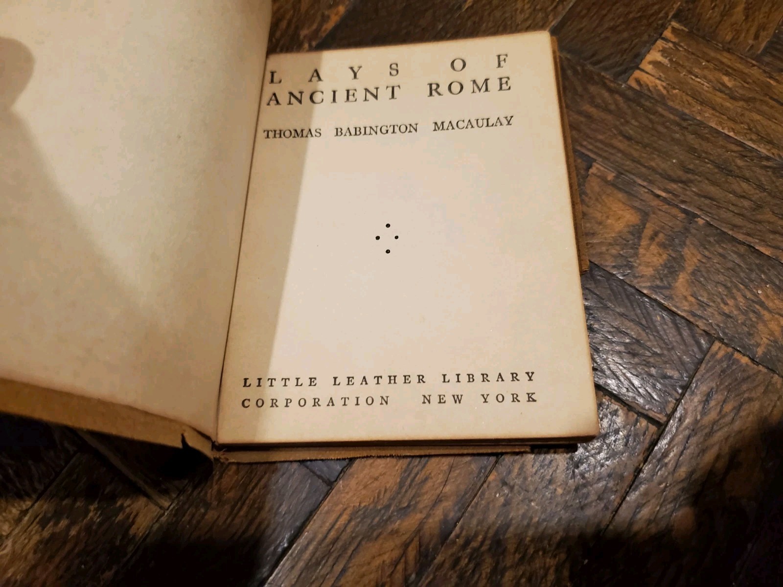 Antq Little Leather Library, Redcroft Ed. of „Lays of Ancient Rome“ by Macaulay
