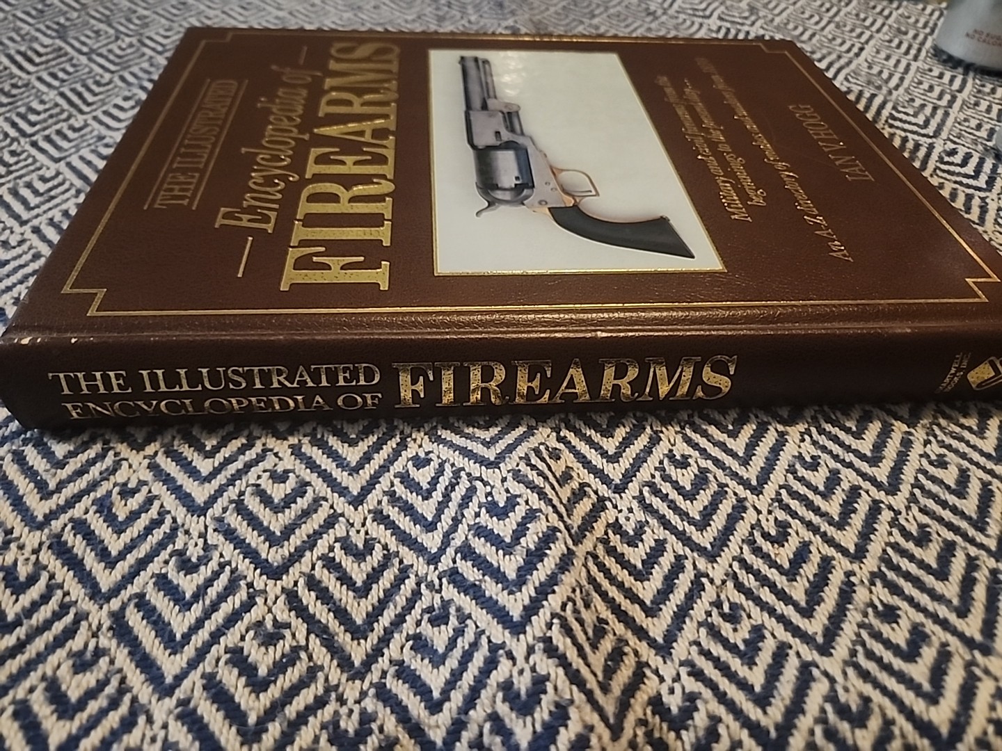 The Illustrated Encyclopedia of Firearms by Hogg, Ian V. (1987 Hardback)
