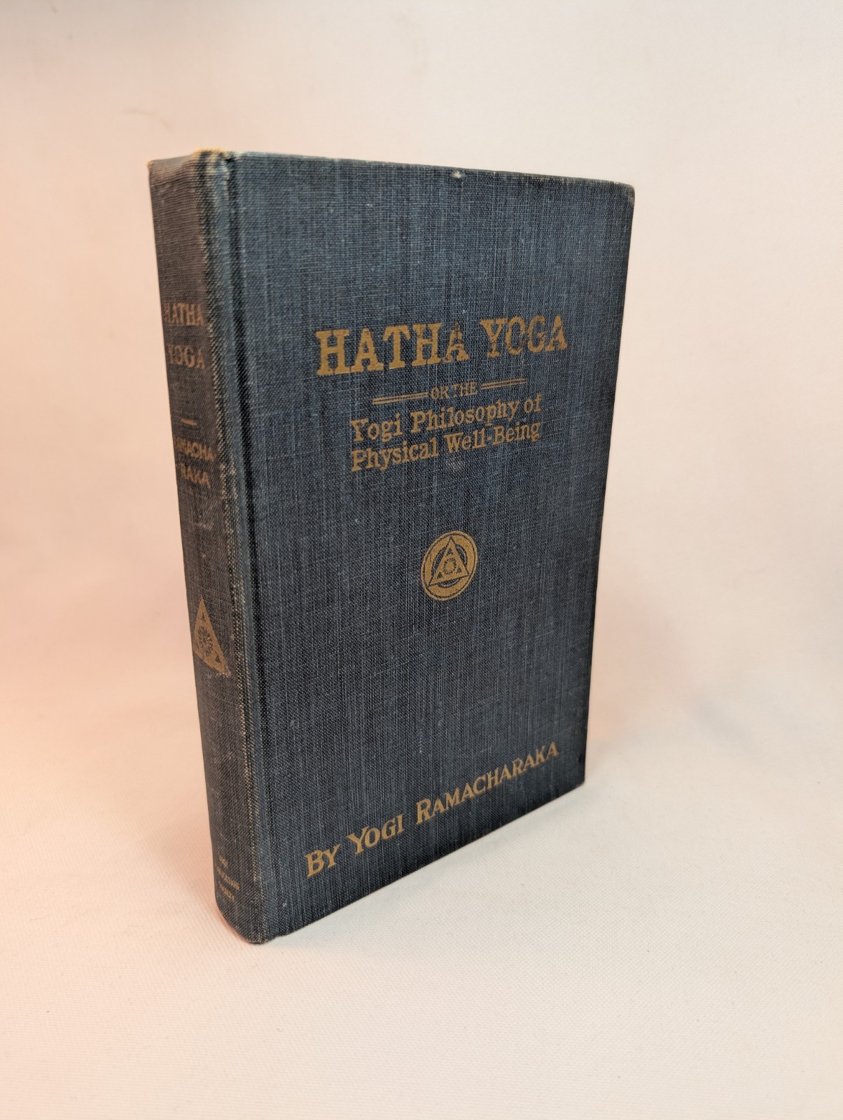 1932 Hatha Yoga ,“Yogi Philosophy of Physical Well-Being“ Yogi Ramacharaka