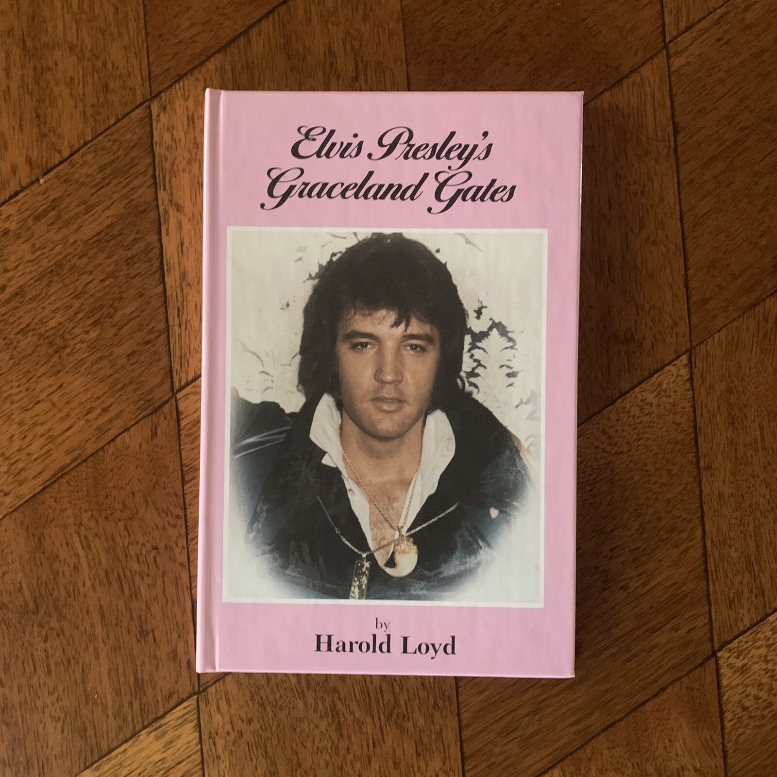 „Elvis Presley’s Graceland Gates“ by H. Loyd Hardcover Book, NOS, Sealed,