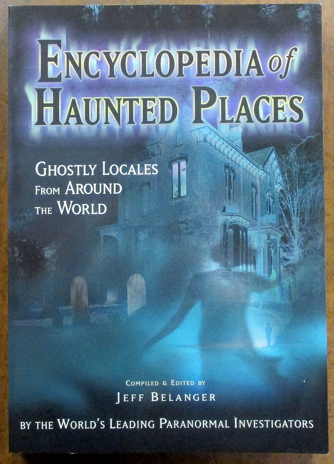 „Encyclopedia of Haunted Places“ Ghostly Locales -Trade Paperback (2005)