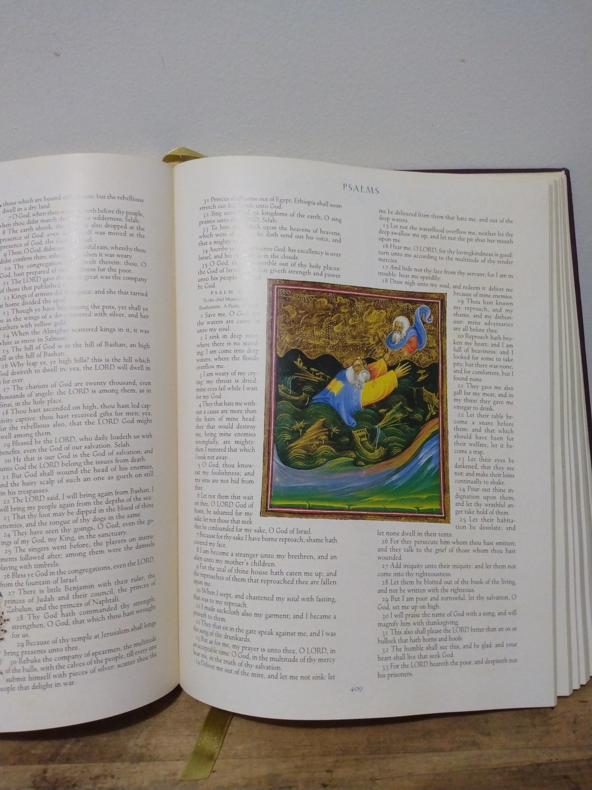 The Holy Bible, Illuminated Family Edition Skyhorse Publishing 2000 KJV