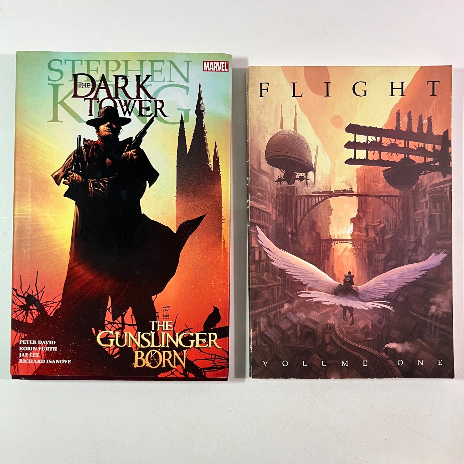 Comics Graphic Novel Manga Bundle x8 Amulet Attack on Titan Dark Tower Hardcover