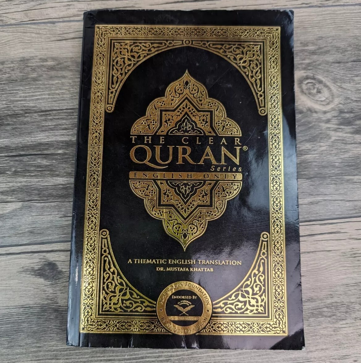 The Clear Quran : A Thematic English Translation of the Message Paperback Book