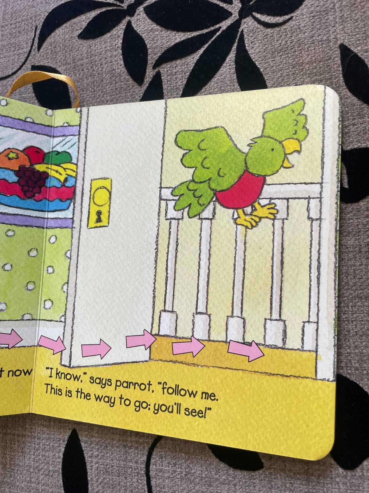 FOLLOW MY TRAIL LITTLE KITTEN. 15 BY 14CM. GRANDREAMS BOOK. 2001. BOARDED.