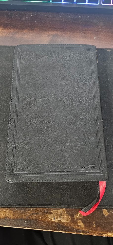 NKJV, Personal Size Reference Bible, Sovereign Collection, Leathersoft, Black,..