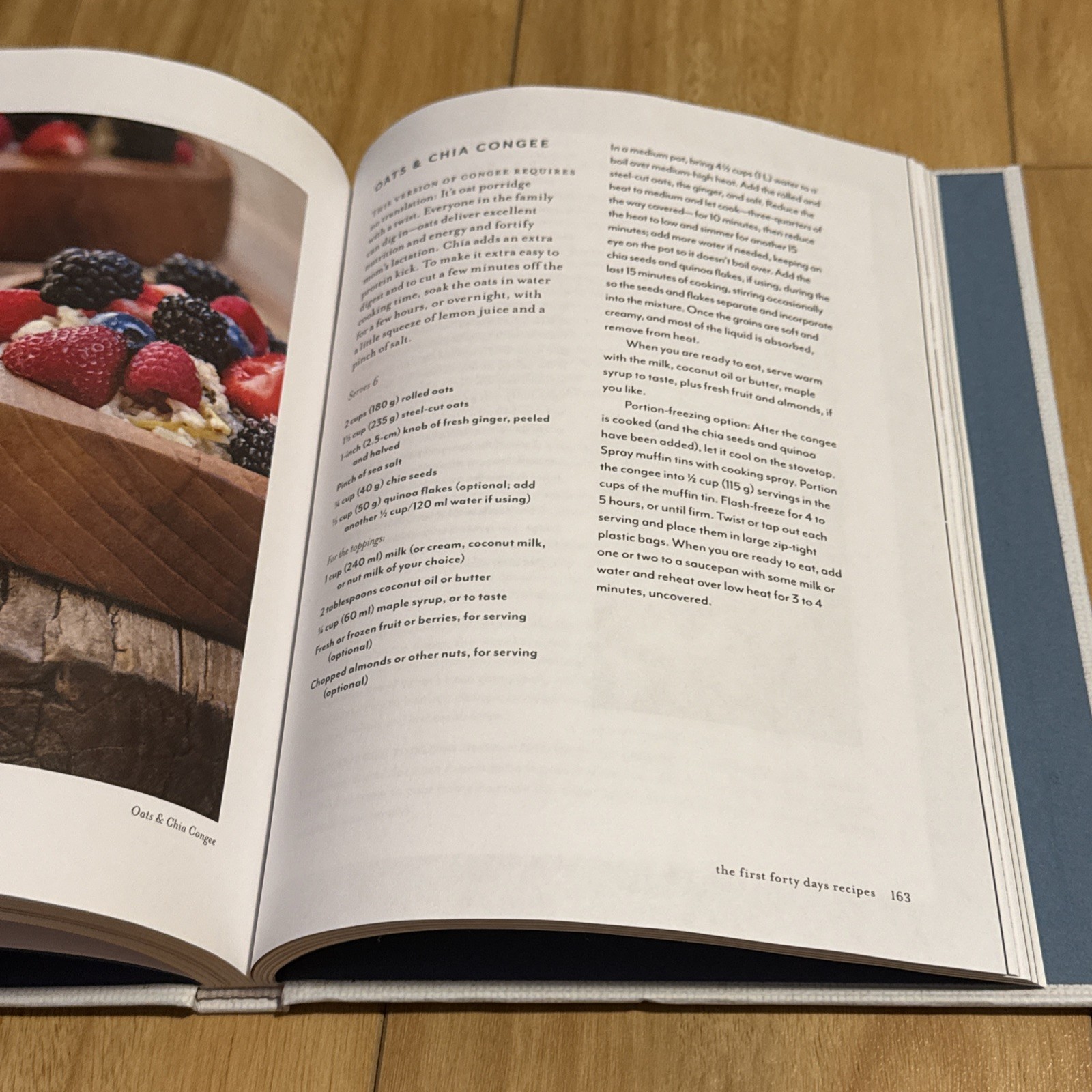 The First Forty Days: The Essential Art of Nourishing the New Mother By Heng Ou
