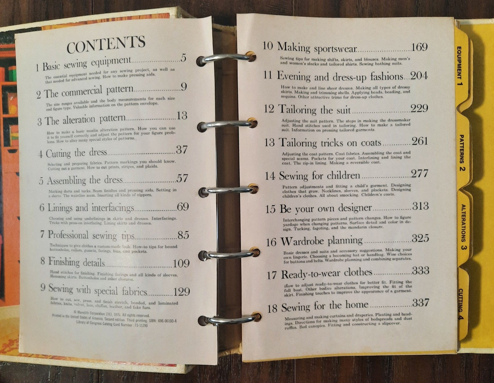 Vintage Better Homes and Gardens Sewing Book In 5 Ring Binder~1970~356 Pages