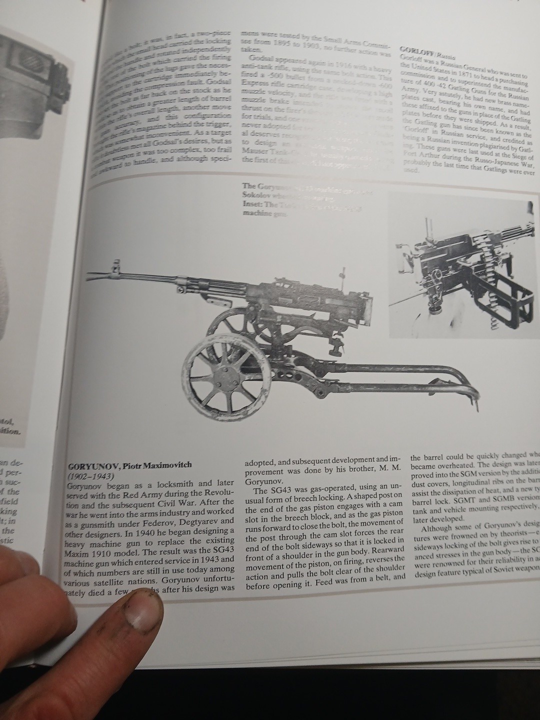 The Illustrated Encyclopedia of Firearms by Ian V. Hogg 1988 Hardcover Gun Book