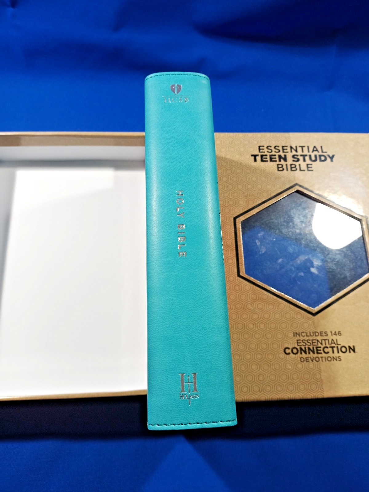 HCSB Essential Teen Study Bible Coral Flower Blue