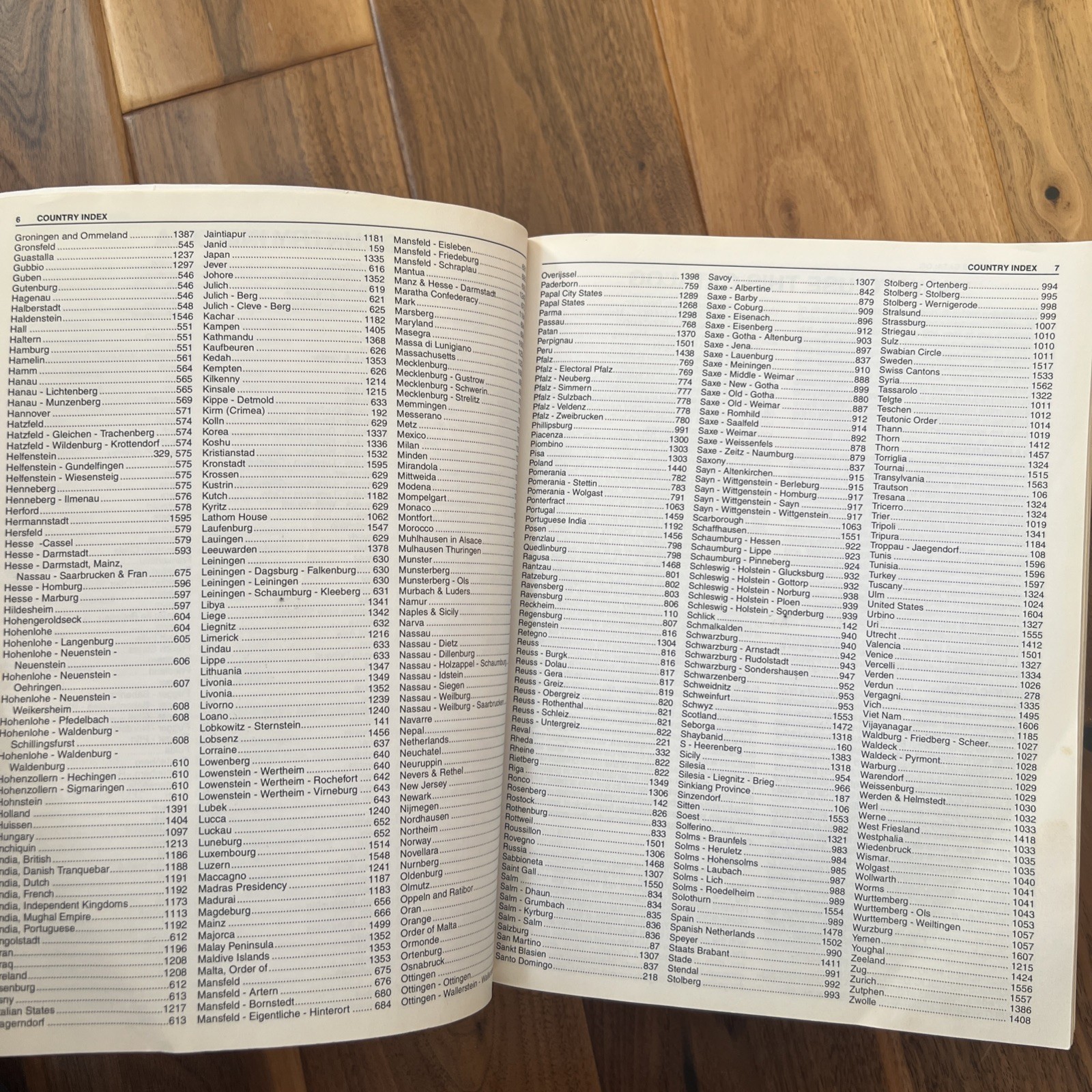 Standard Catalog of World Coins: 1601-1700 – 5th Edition Large Paperback – Cuhaj