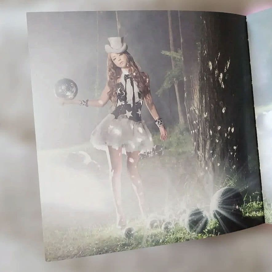 Namie Amuro BEST FICTION TOUR 20082009 Official Photo Book 10.2×10.2in