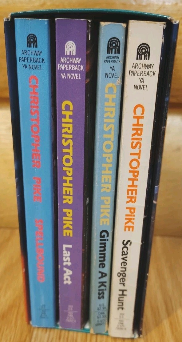 CHRISTOPHER PIKE 25 DIFFERENT BOOKS SPOOKSVILLE 1ST PRINTINGS BOX SET YA HORROR