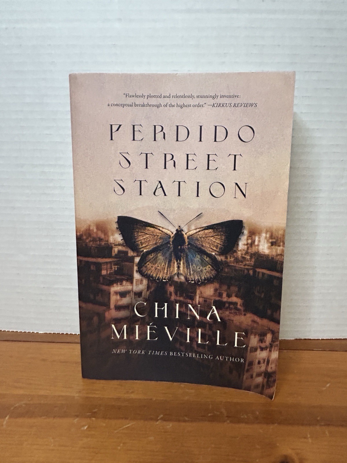 Perdido Street Station by China Miéville (2001, Trade Paperback) First Edition