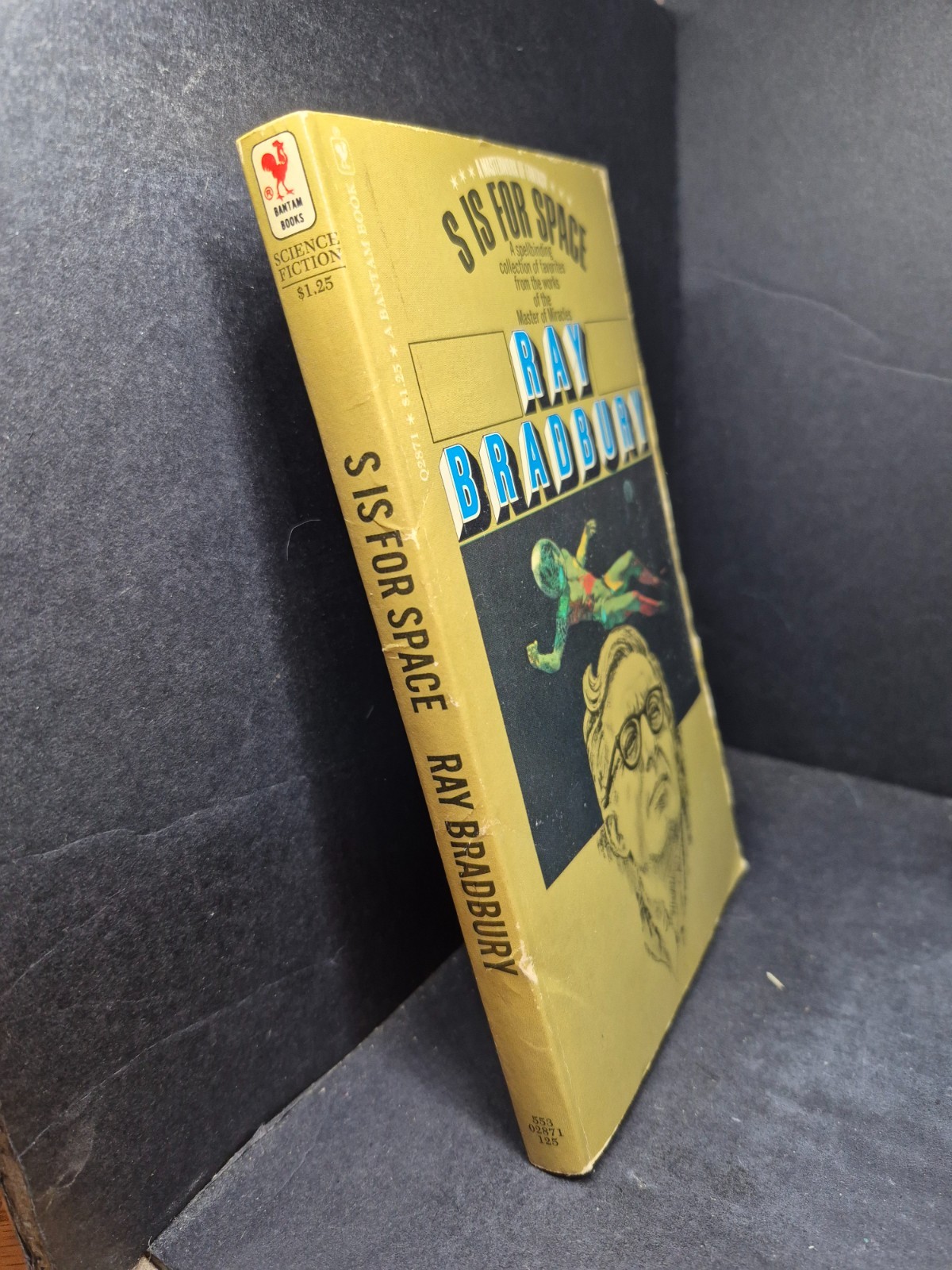 S Is For Space: Ray Bradbury. Bantam Edition (Q2871) 1976.