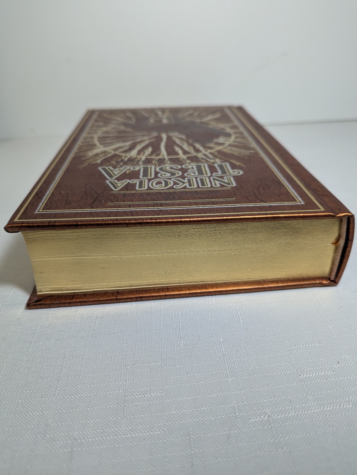 The Autobiography of Nikola Tesla and Other Works (Leather-bound Classics)