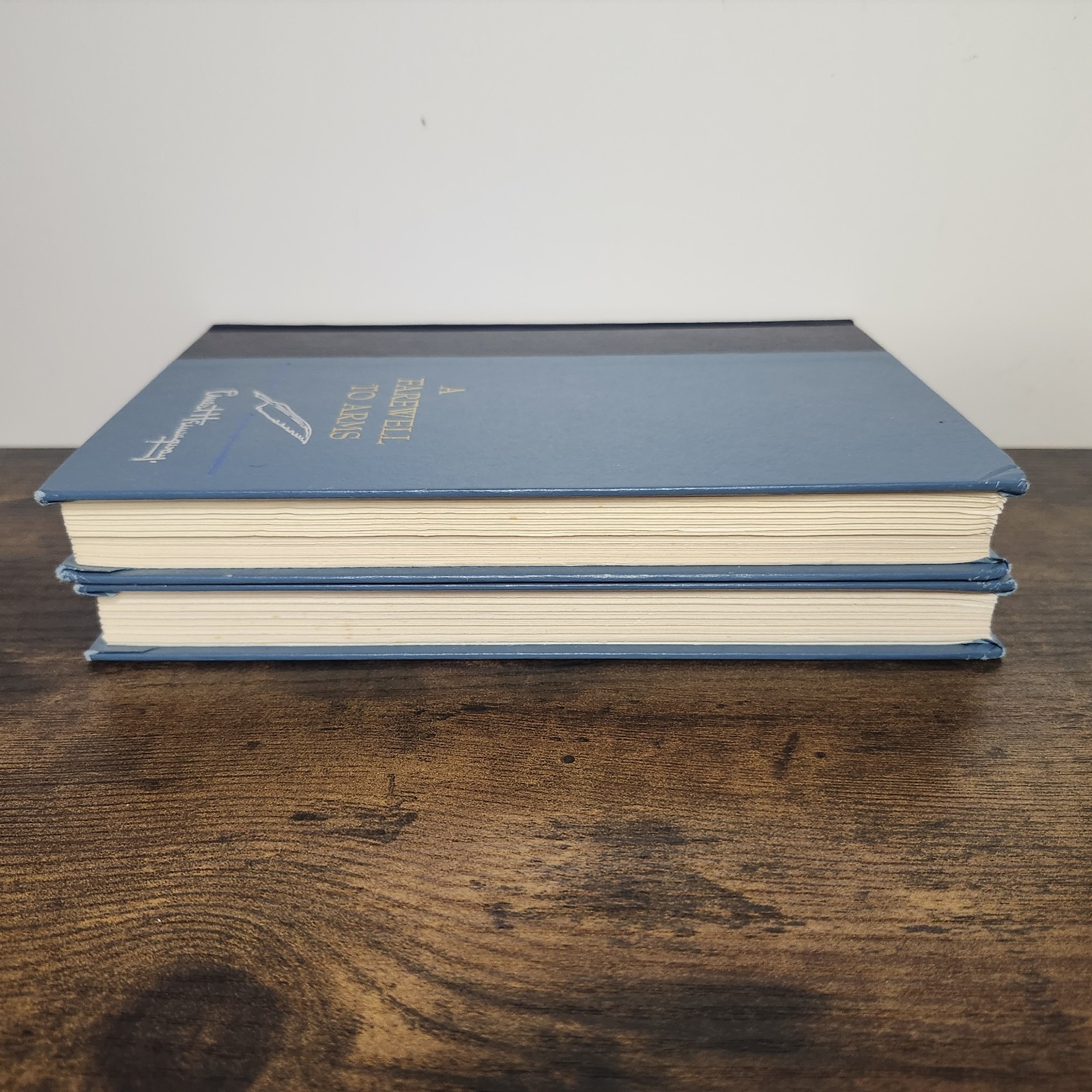Lot of 2 Hemingway books : The Sun Also Rises (1954) & A Farewell to Arms (1957)