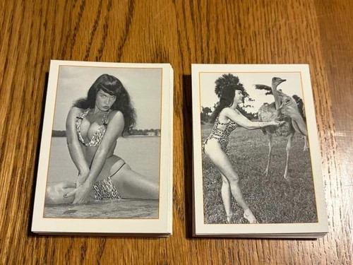 Betty Page by Bunny Yeager 30 Postcards Book (Complete Set) + 10 „trading cards“