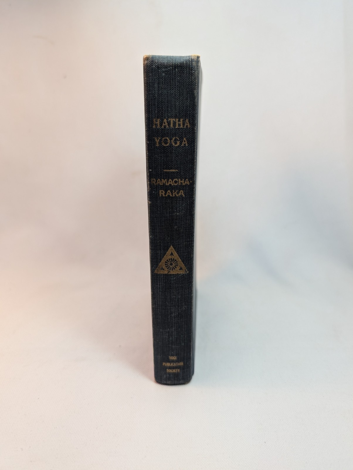 1932 Hatha Yoga ,“Yogi Philosophy of Physical Well-Being“ Yogi Ramacharaka