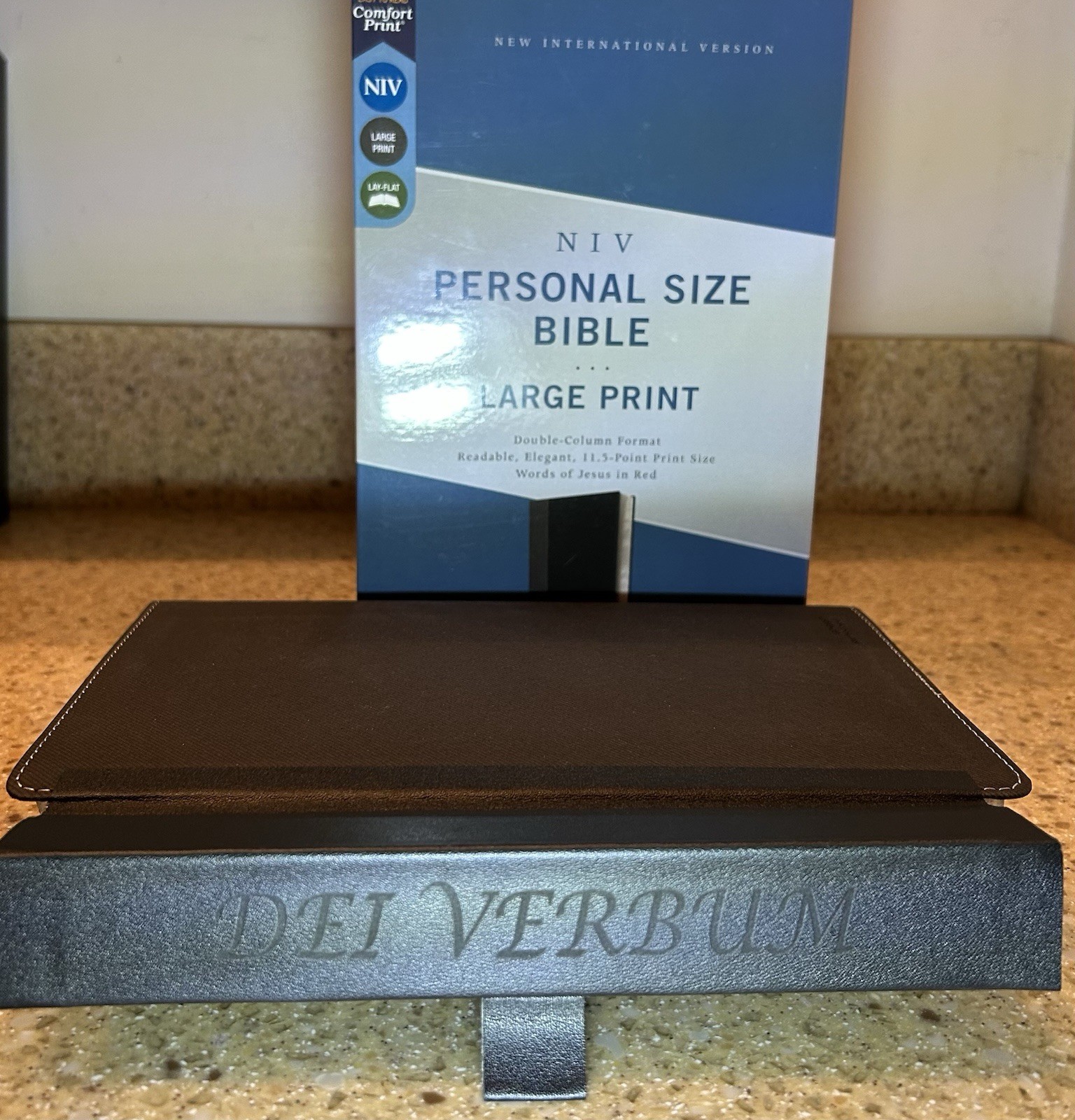 MAGNETIC CLOSURE NIV LARGE PRINT 11.5pt ENGRAVED Personal Size Bible Leathersoft