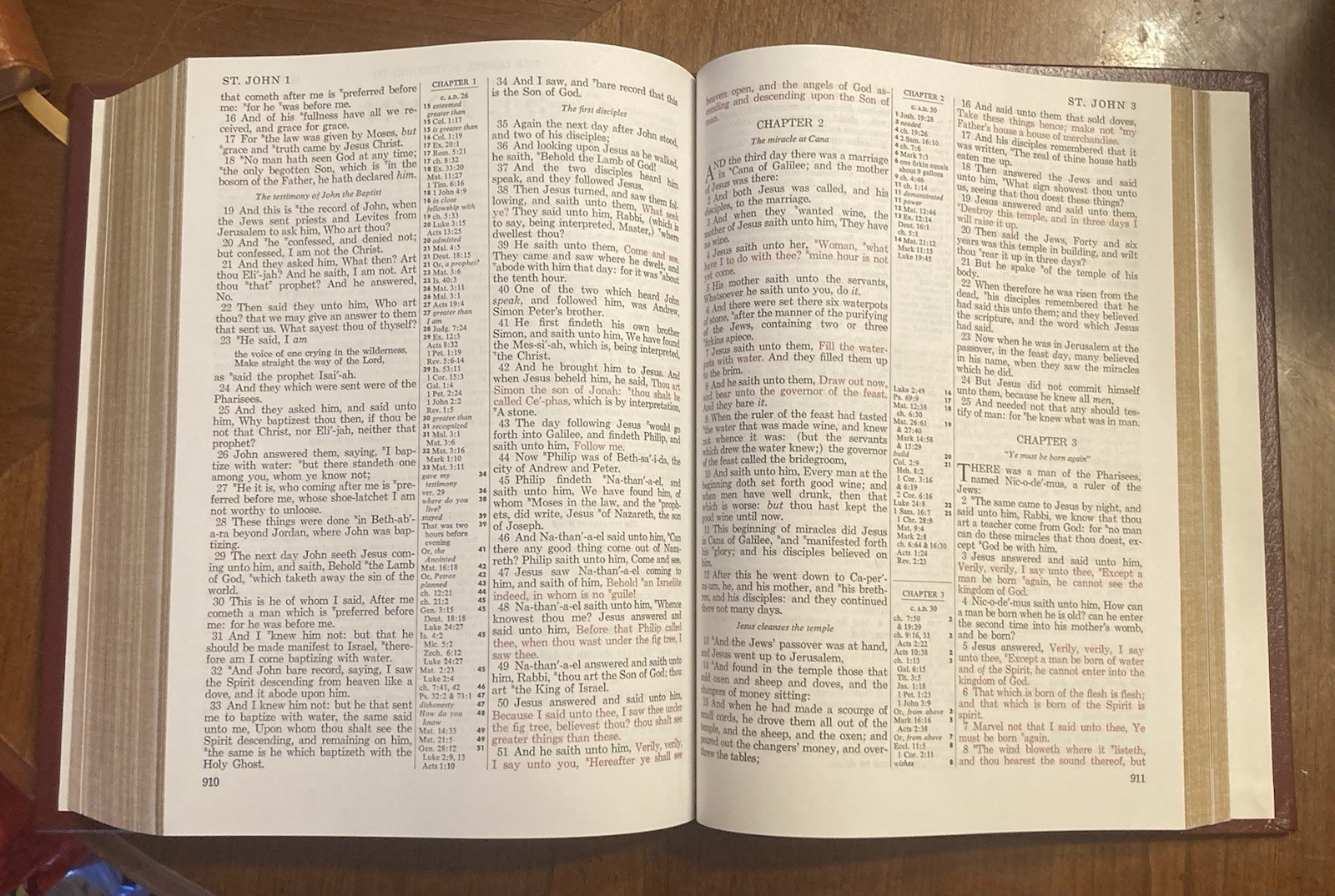 Family Bible by Thomas Nelson Publishing Staff – Bonded Leather