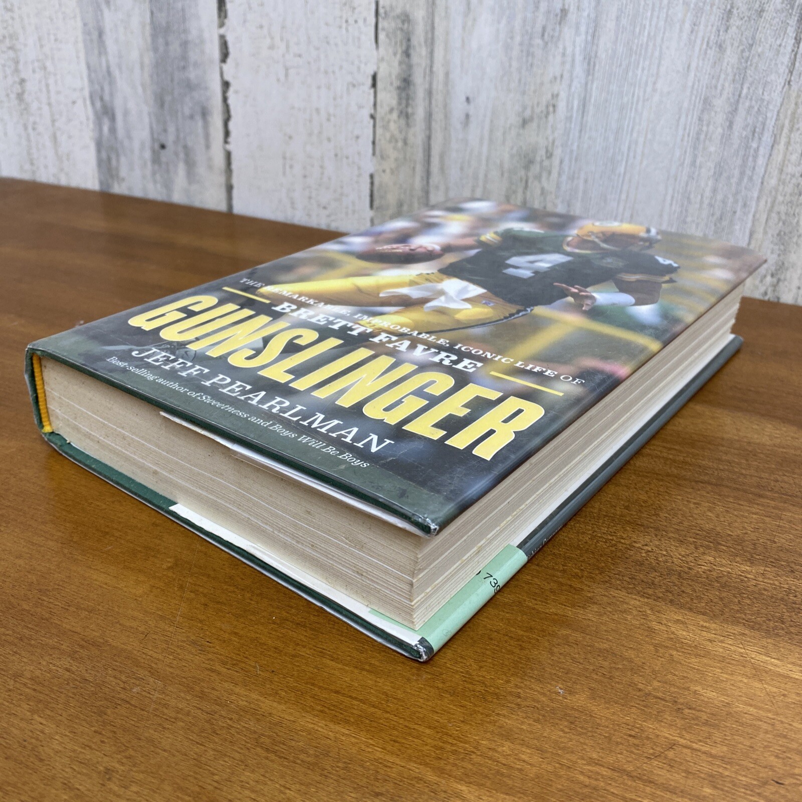 Brett Favre „Gunslinger“ hard cover book 2016 / 383 pages /