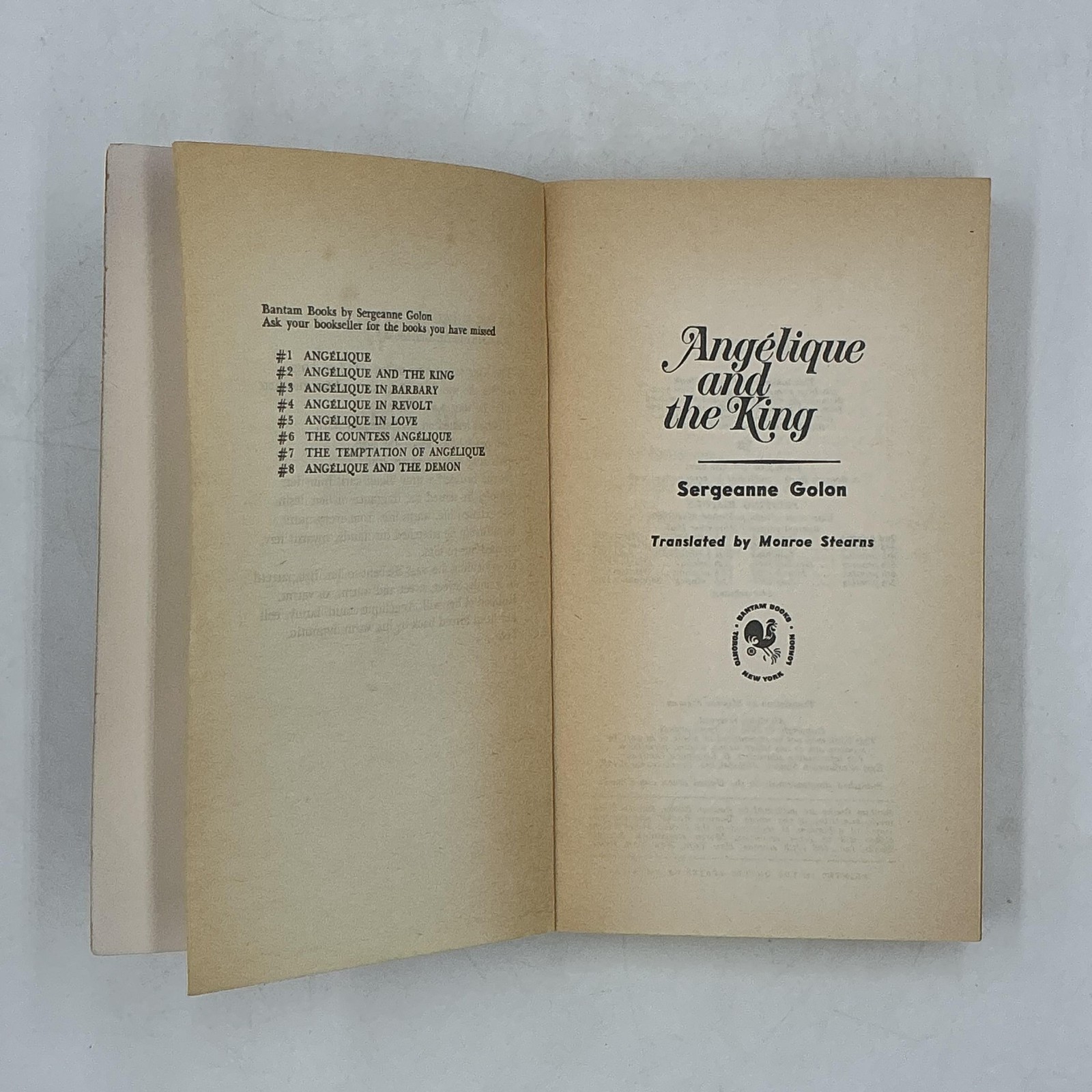 Vintage Angelique And The King Sergeanne Golon Bantam Cream PB 1961 USA