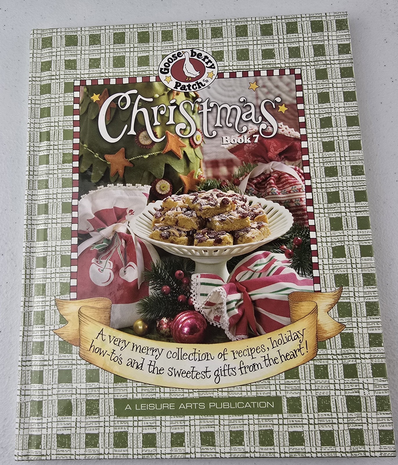 Lot of 5 Gooseberry Patch Cookbooks & Crafts w/ Organizer Hardcover & Paperback
