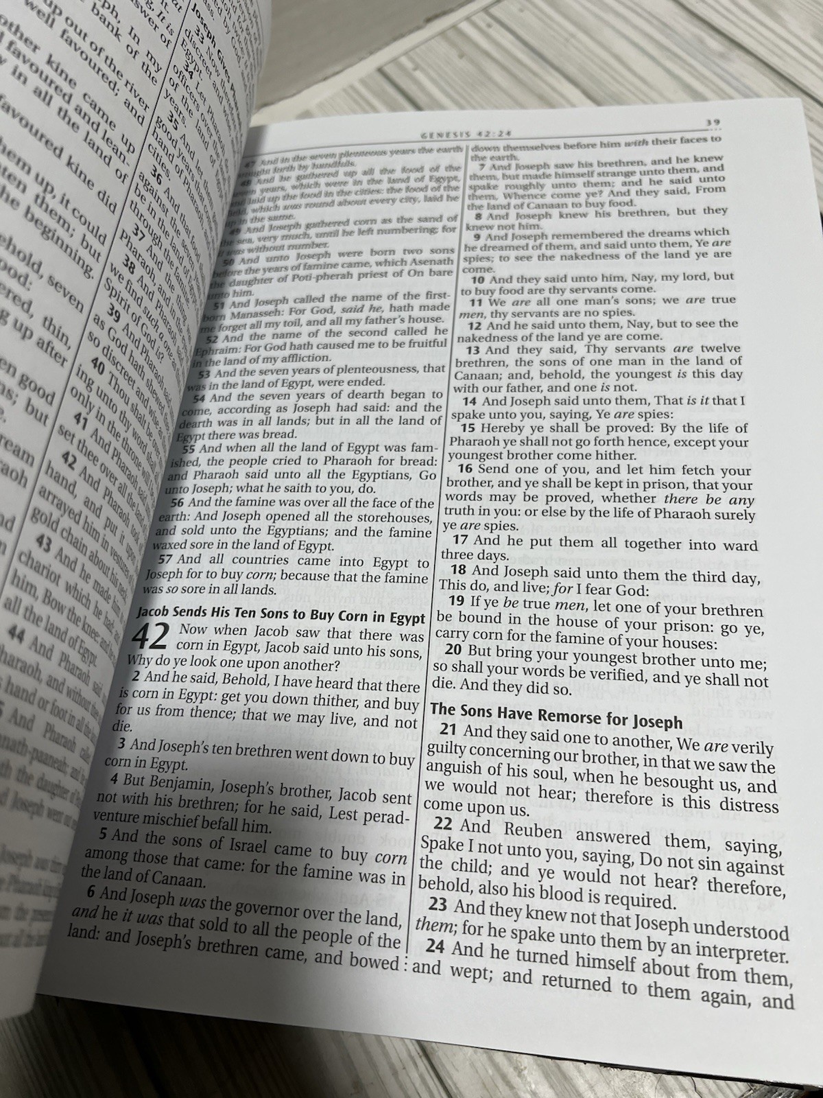 King James Version Edition Family Bible: Faux Leathe…