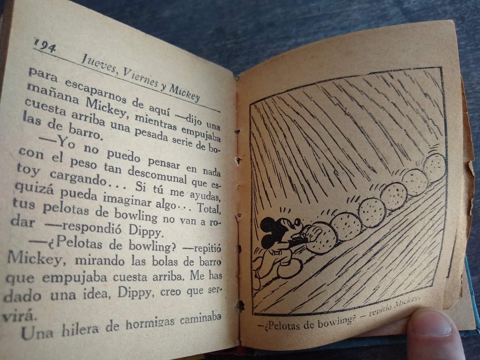 Thursday, Friday, and Mickey Mouse – Pequeños Grandes Libros Little Big Books