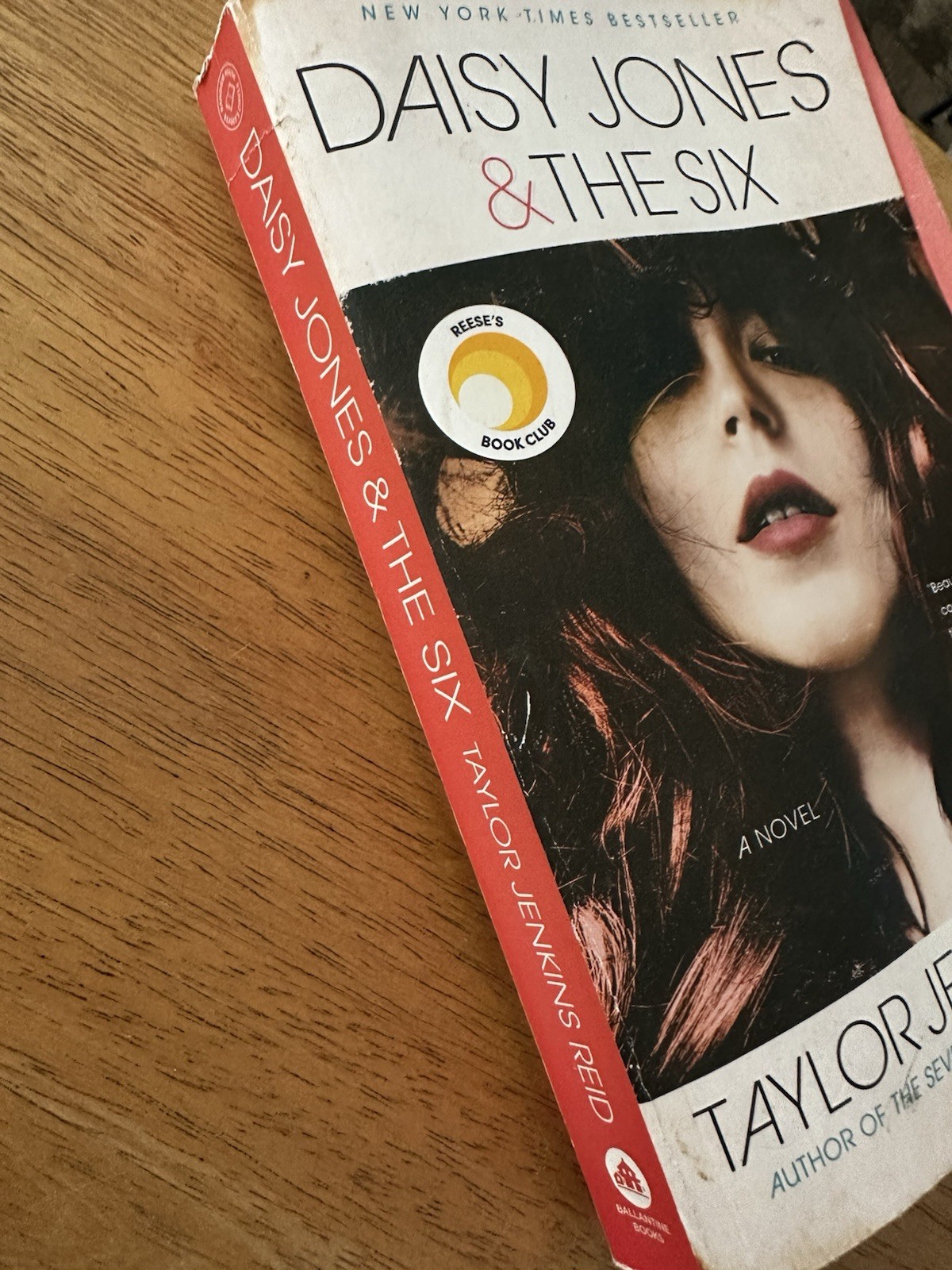 Daisy Jones & the Six Taylor Jenkins Reid Novel/Book PB-Reese’s BC-2020