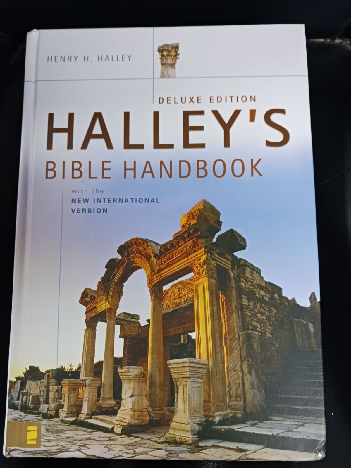 Halley’s Bible Handbook with the New International Version—Deluxe Edition Hard