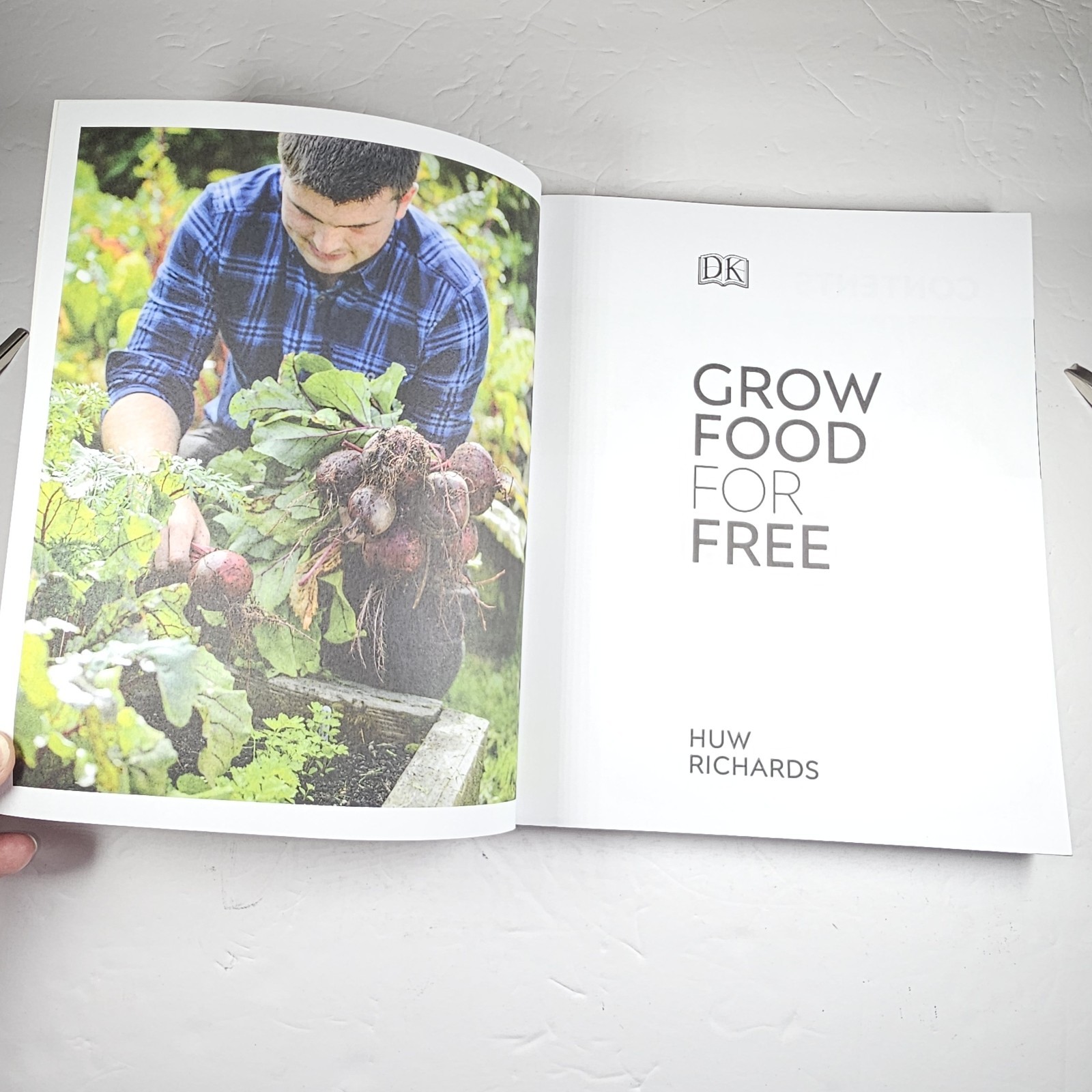 Grow Food For Free: The Sustainable, Zero-Cost, Low-Effort Way by Huw Richards