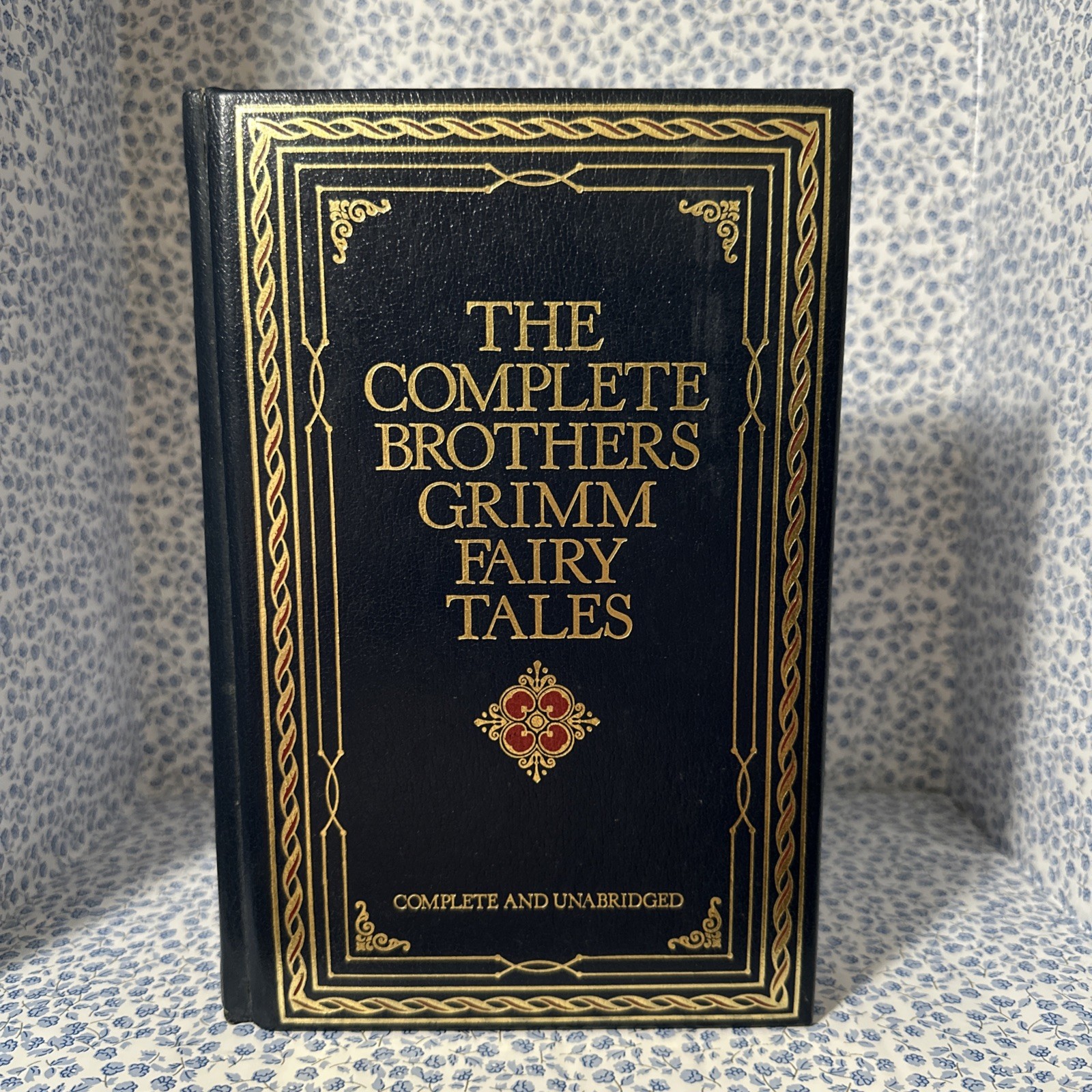 THE COMPLETE BROTHERS GRIMM FAIRY TALES, 1981 Chatham River Press. Lovely Cover.