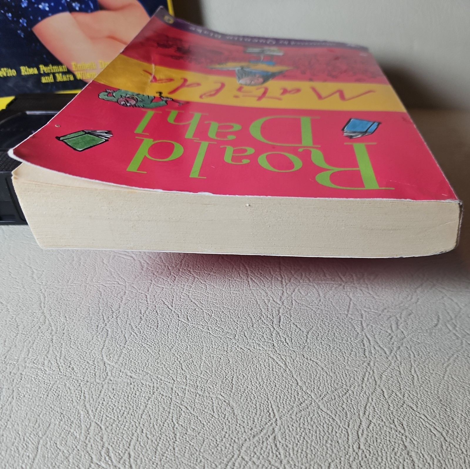 Matilda by Roald Dahl First Edition + Matilda Vintage VHS – VG – Y2K 90’s Danny