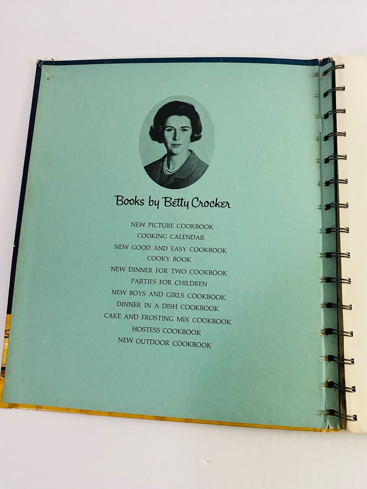Betty Crocker’s New Dinner for Two Cookbook 1960s Hardcover 156 pages