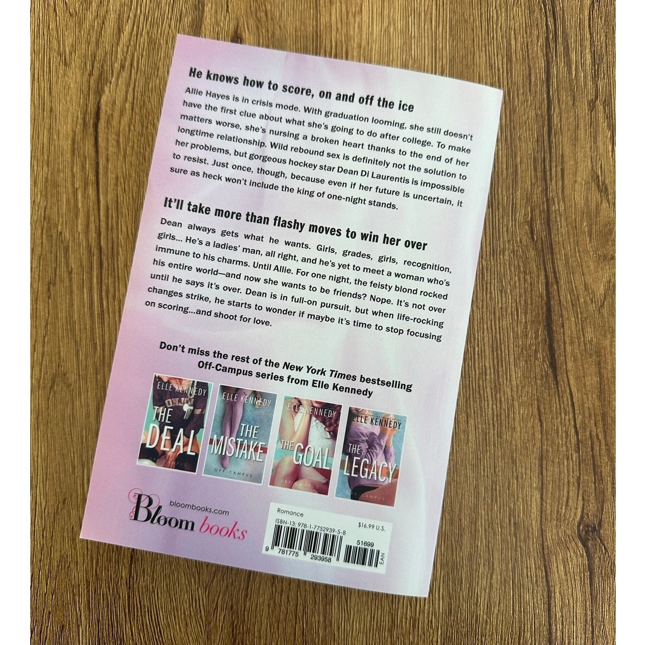 The Score Elle Kennedy Off Campus Oop Paperback