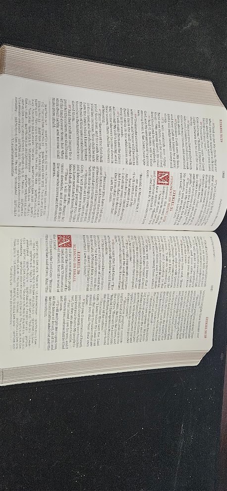 NKJV, Personal Size Reference Bible, Sovereign Collection, Leathersoft, Black,..