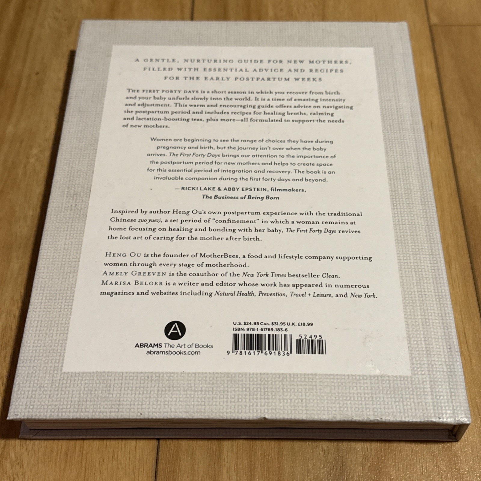 The First Forty Days: The Essential Art of Nourishing the New Mother By Heng Ou