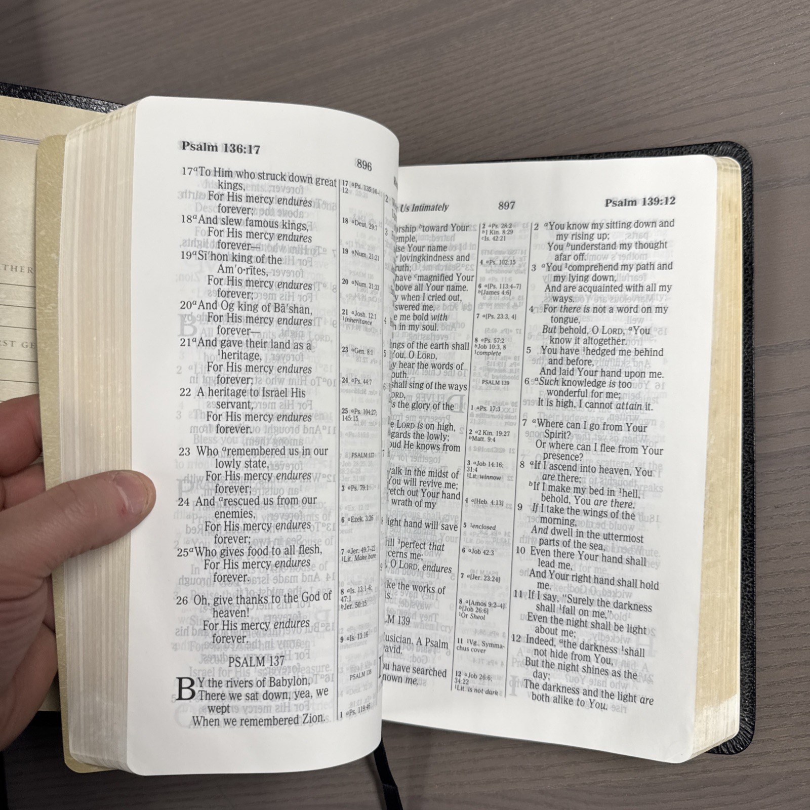 Holy Bible NKJV Giant Print Center Column Nelson 994 Black Leather Indexed