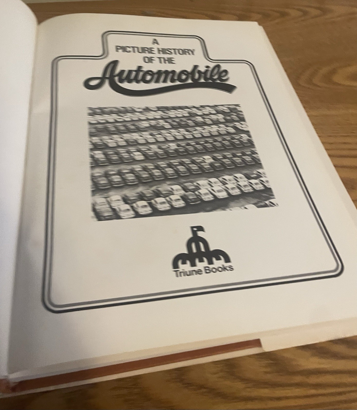 A Picture History of the Automobile By Peter Roberts 1973 Triune Books 144 Pages