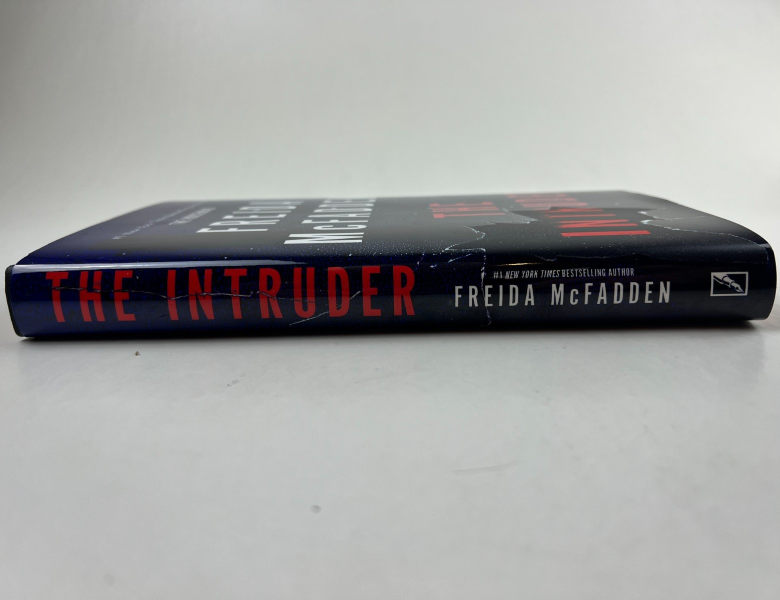 Freida McFadden „The Intruder“ Hard Cover (A #1 New York Bestselling Author)