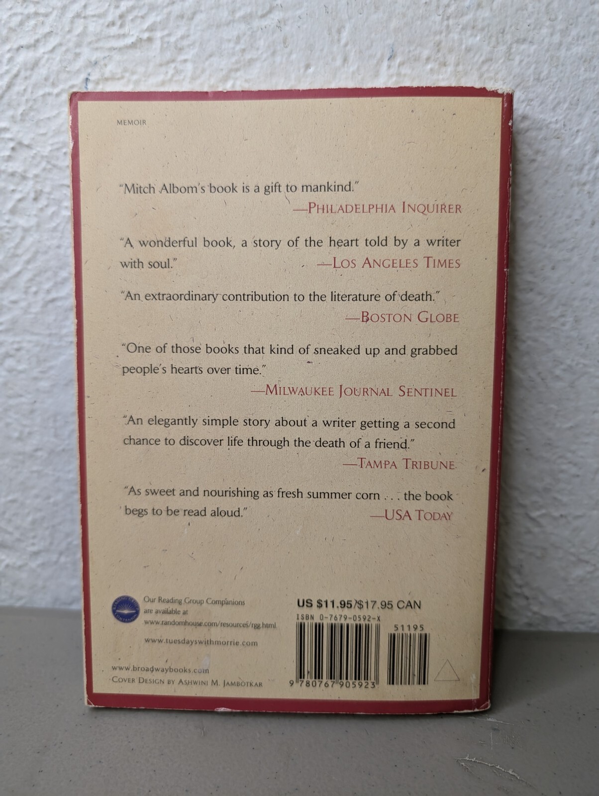 Tuesdays with Morrie by Mitch Alboom (Trade Paperback)