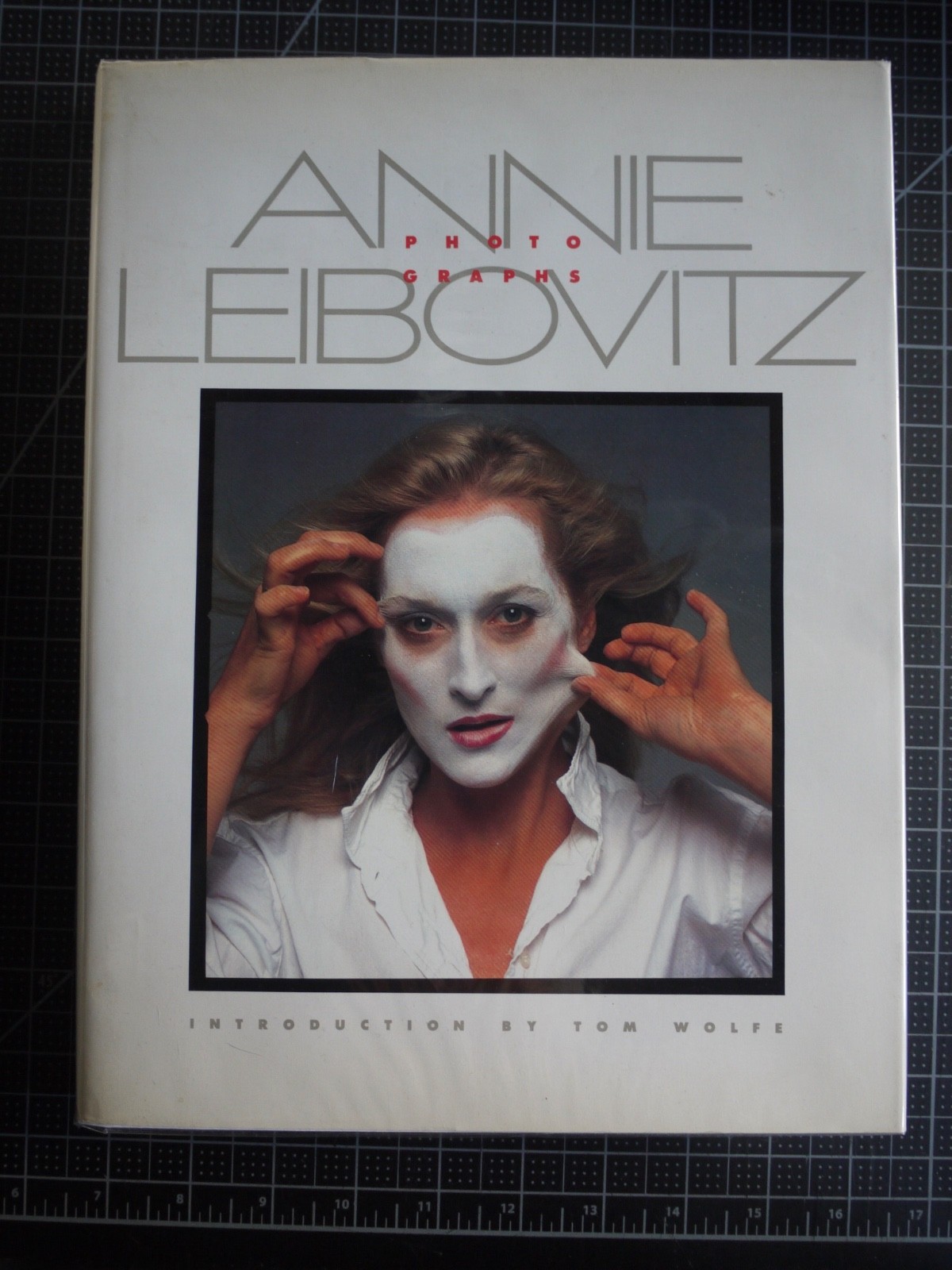 Annie Leibovitz: Photographs · Intro Tom Wolfe. First Edition/1st Printing Hdcov