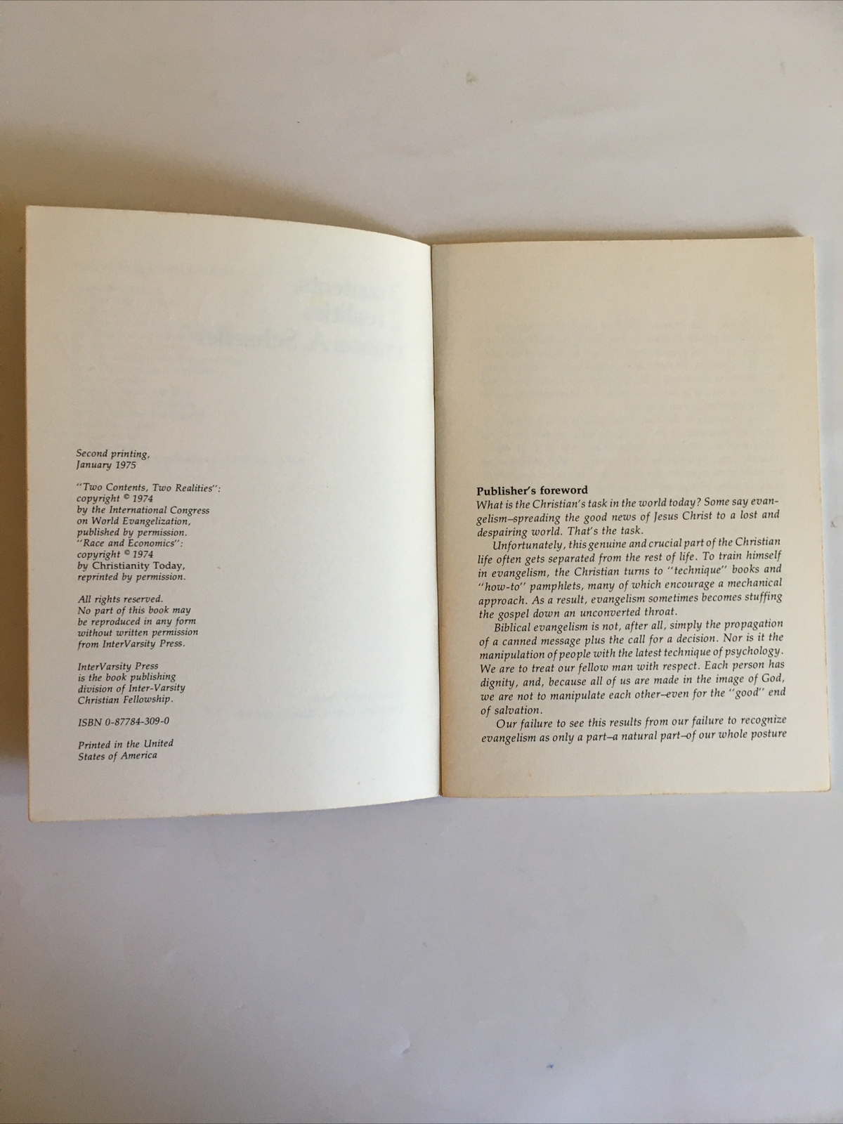 2 Contents, 2 Realities. Francis A. Schaeffer. InterVarsity Press. 1975.